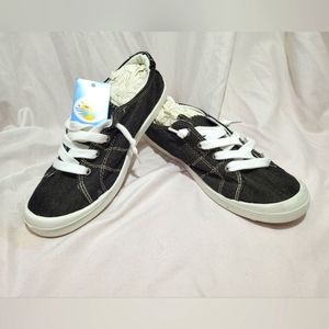 Beneker Black Sneakers, Size 9, nwt